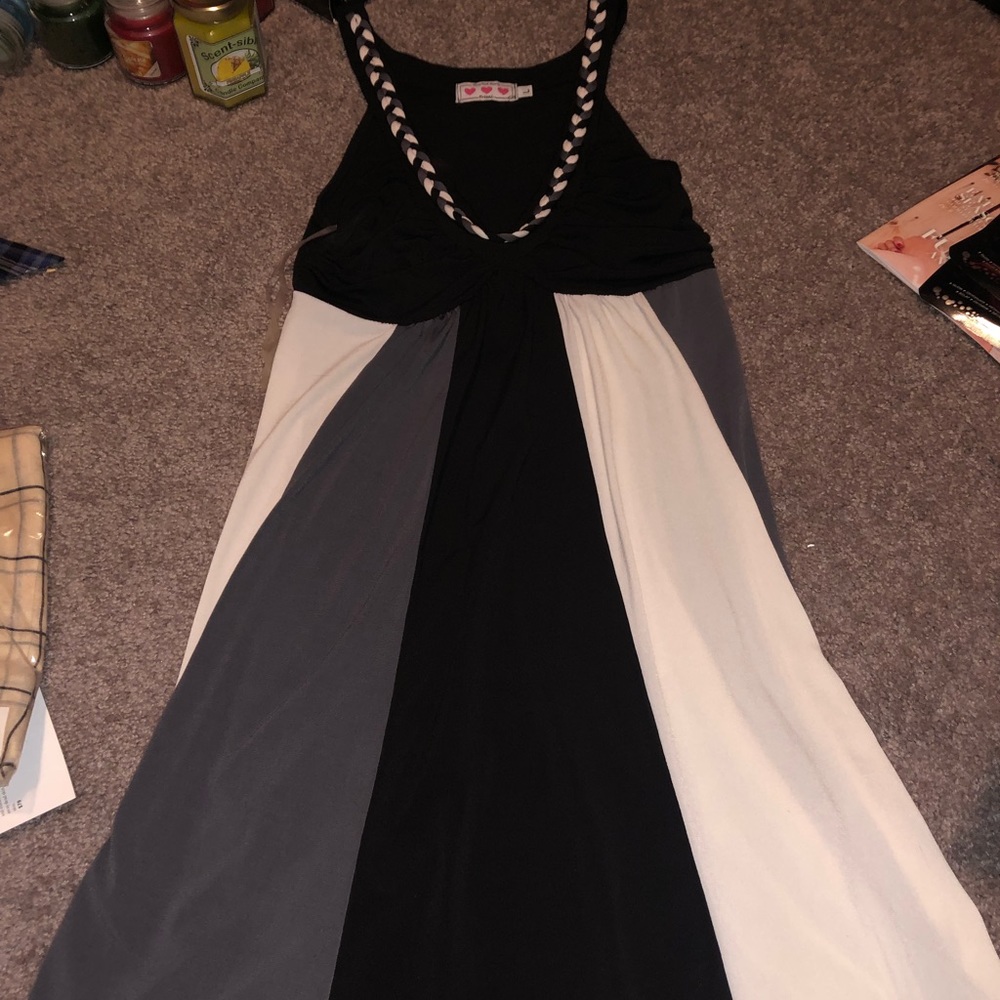 Junior’s Sleeveless Dress